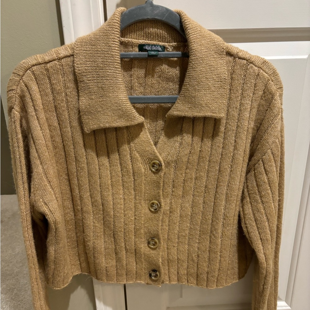 Wild Fable cropped button up caramel colored sweater, size medium.